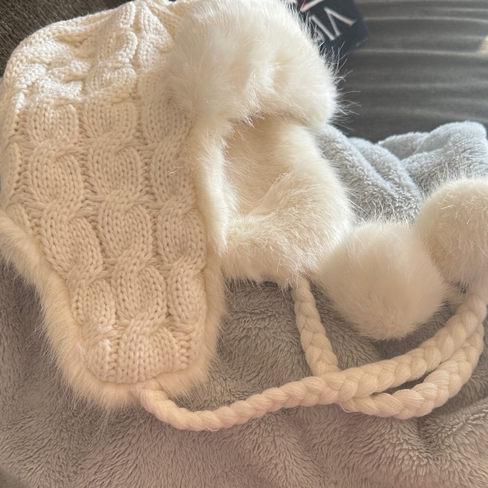 J Jill Cozy Cream Knit Pom-Pom Hat